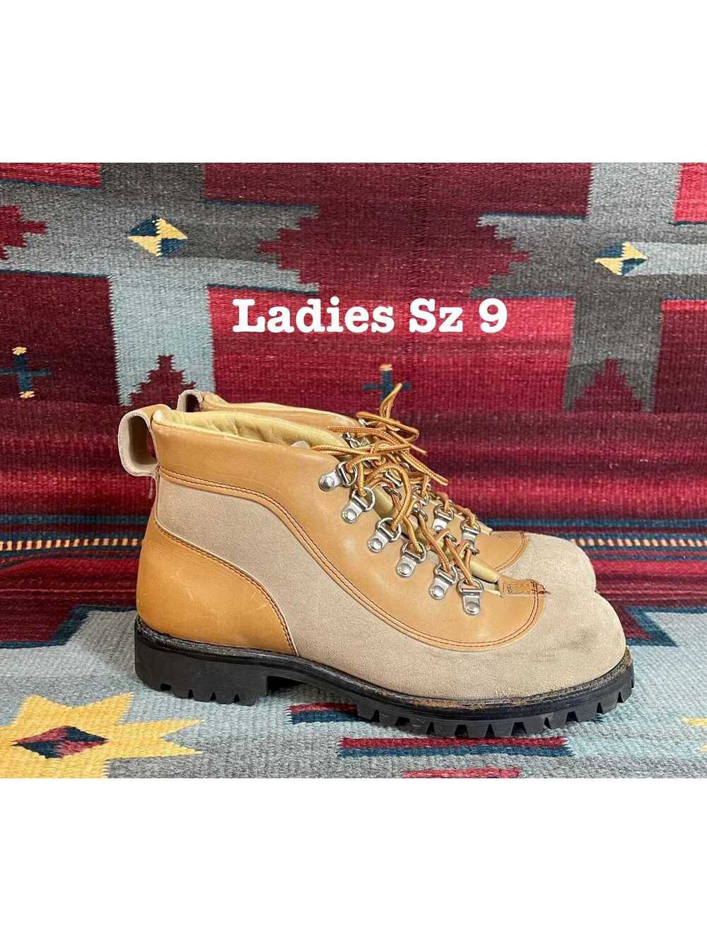 1960’s Ladies Vintage Suede and Leather Hiking Boots sz 9 Guard-Aire Custom Made